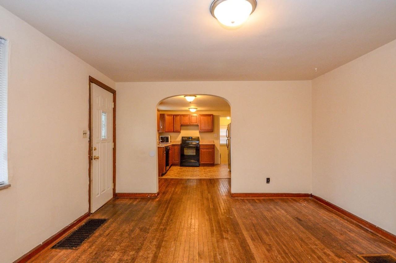 207 E 14th St - Photo 2 of 10