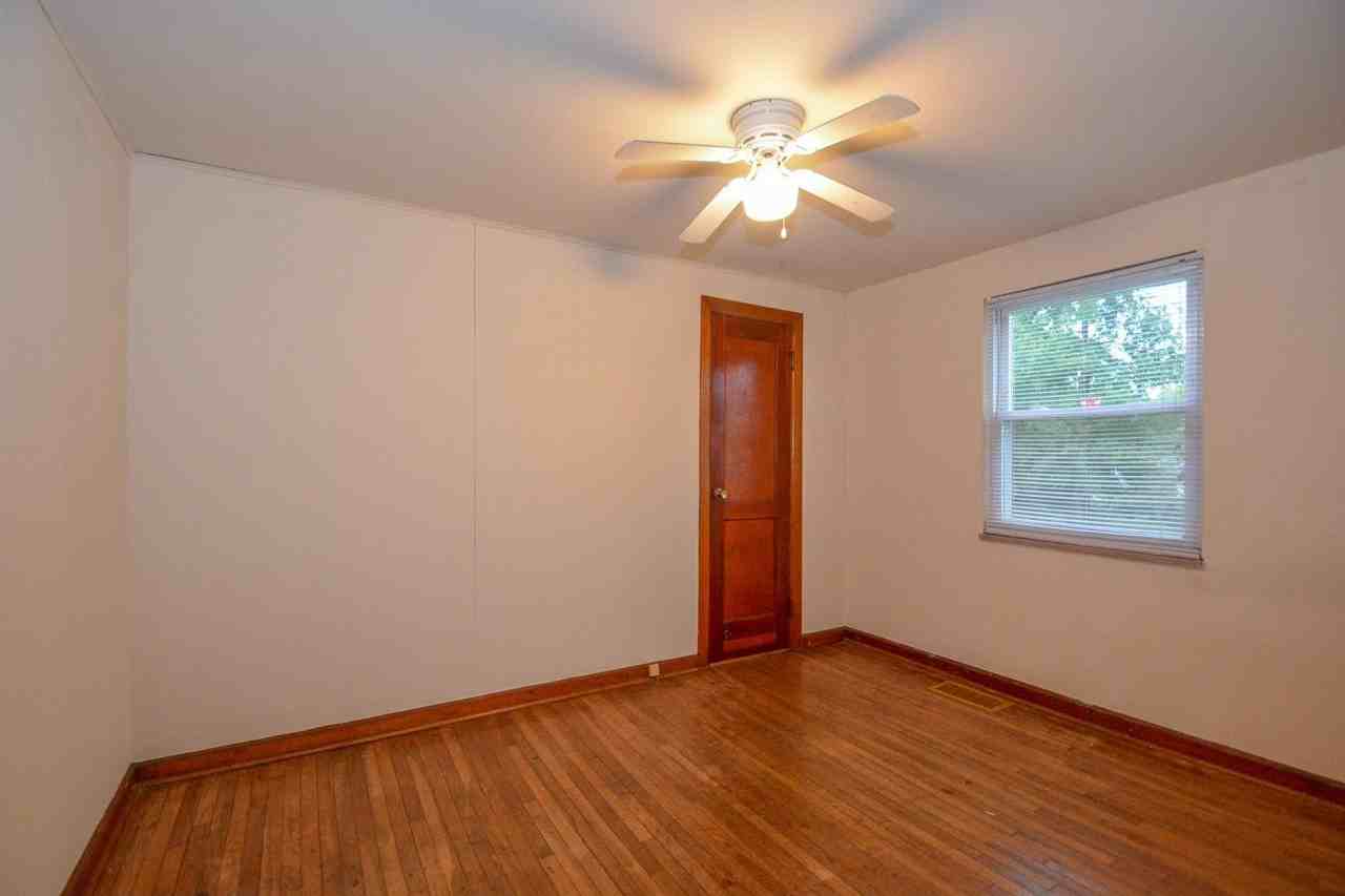 207 E 14th St - Photo 4 of 10