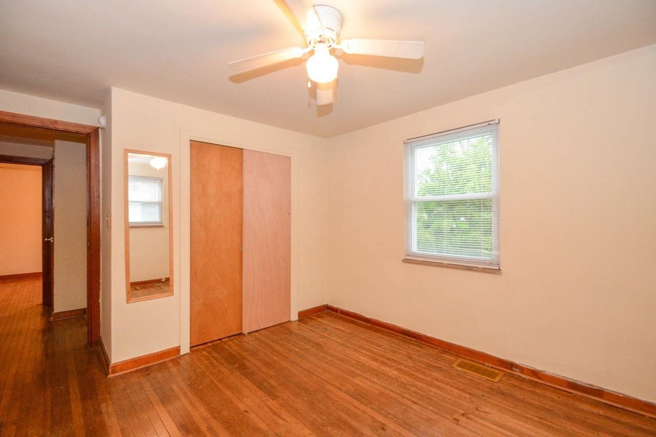 207 E 14th St - Photo 6 of 10