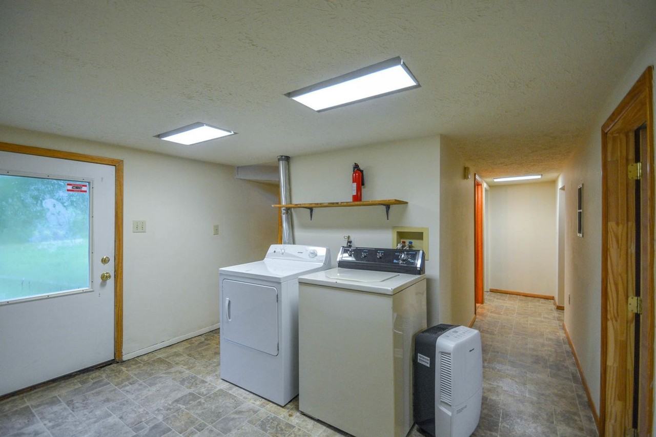 207 E 14th St - Photo 7 of 10