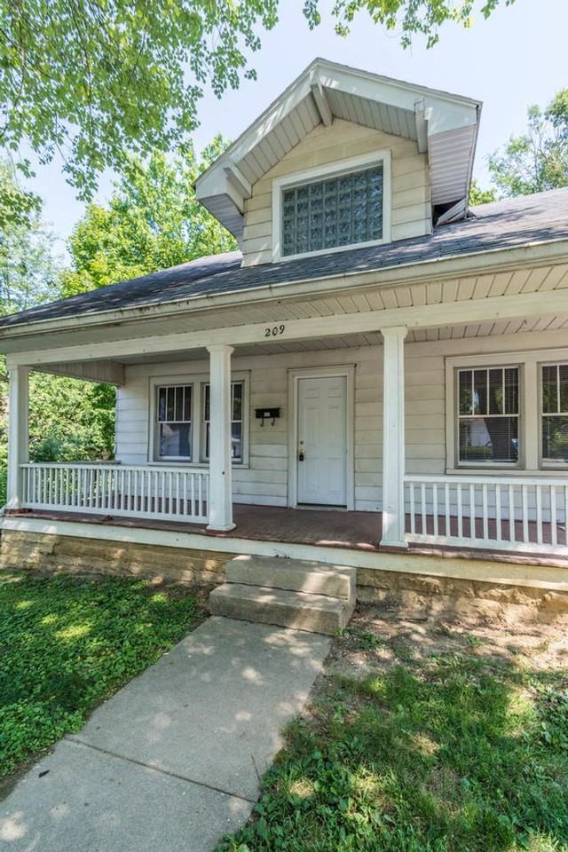 209 E 12th St - Photo 2 of 19