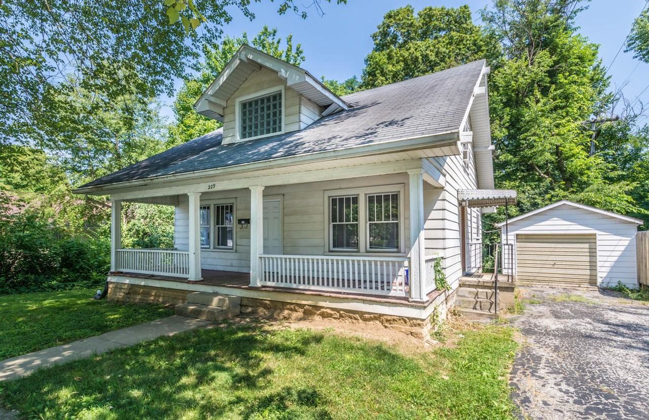 209 E 12th St - Photo 3 of 19