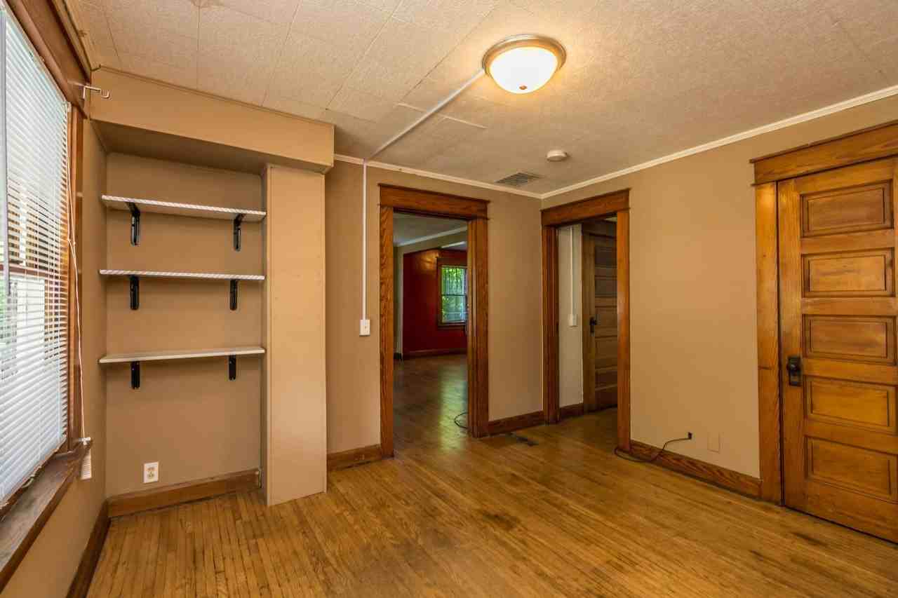 209 E 12th St - Photo 6 of 19