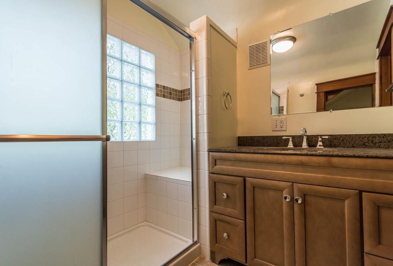 209 E 12th St - Photo 7 of 19