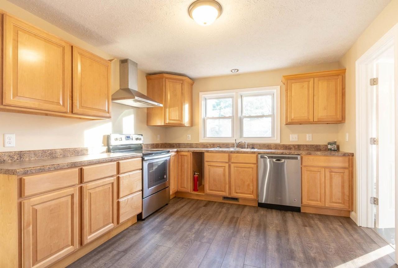 2404 E 8th St - Photo 7 of 13