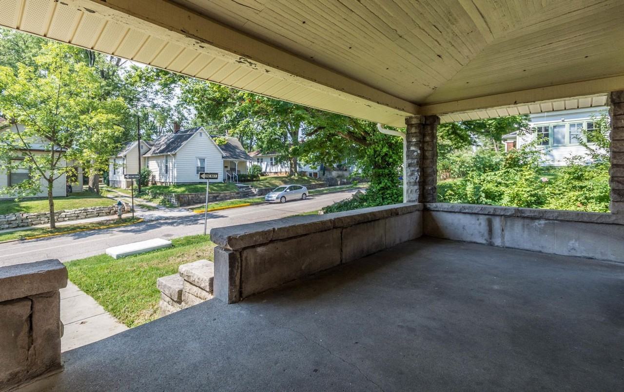 311 E 11th St - Photo 3 of 14