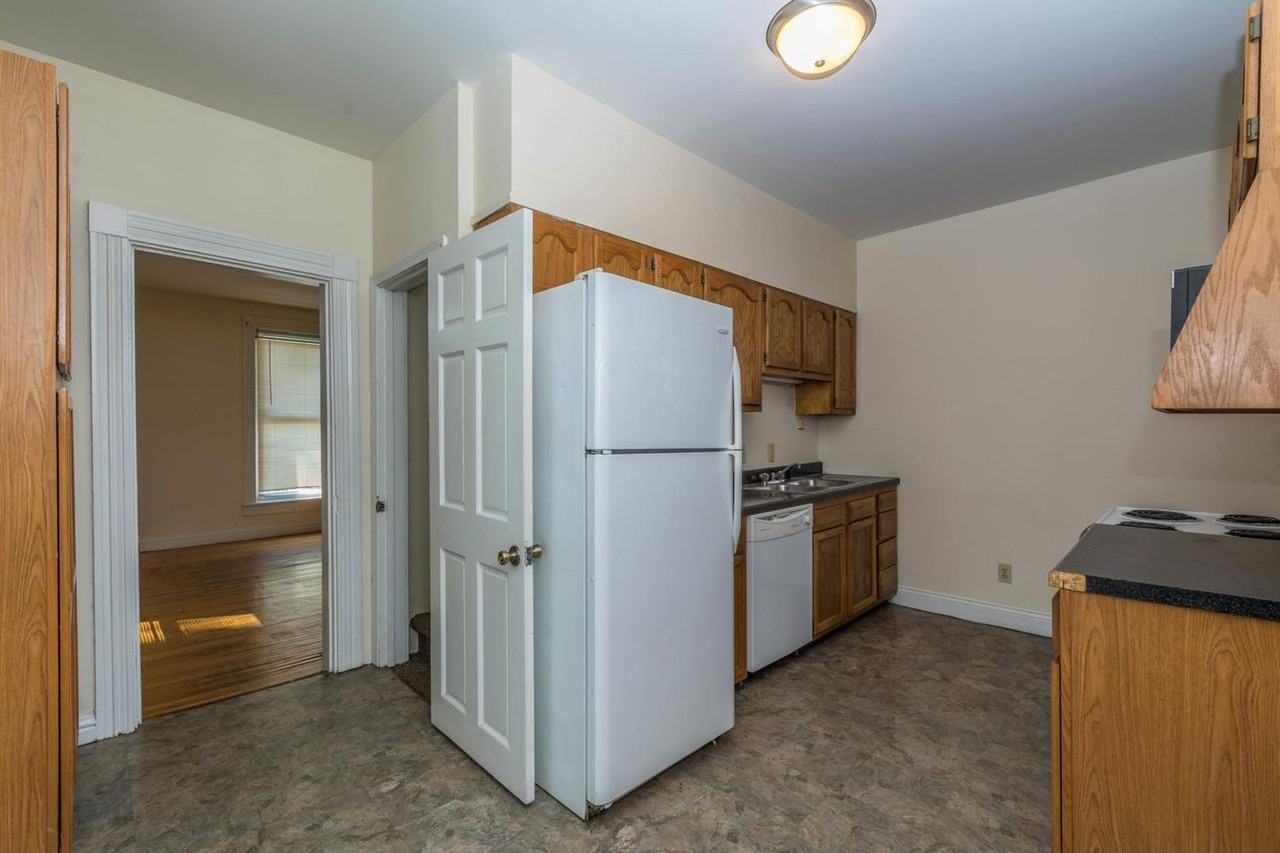 311 E 11th St - Photo 5 of 14