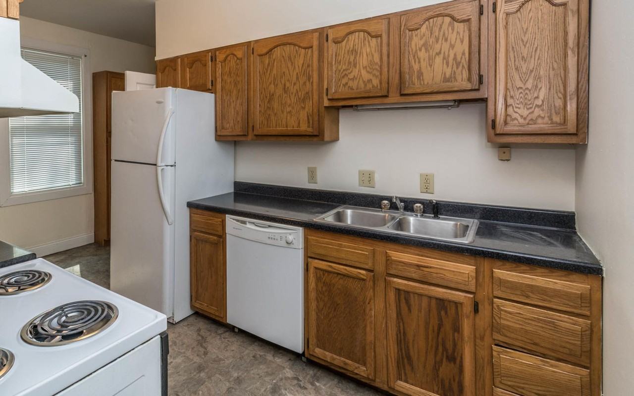 311 E 11th St - Photo 6 of 14