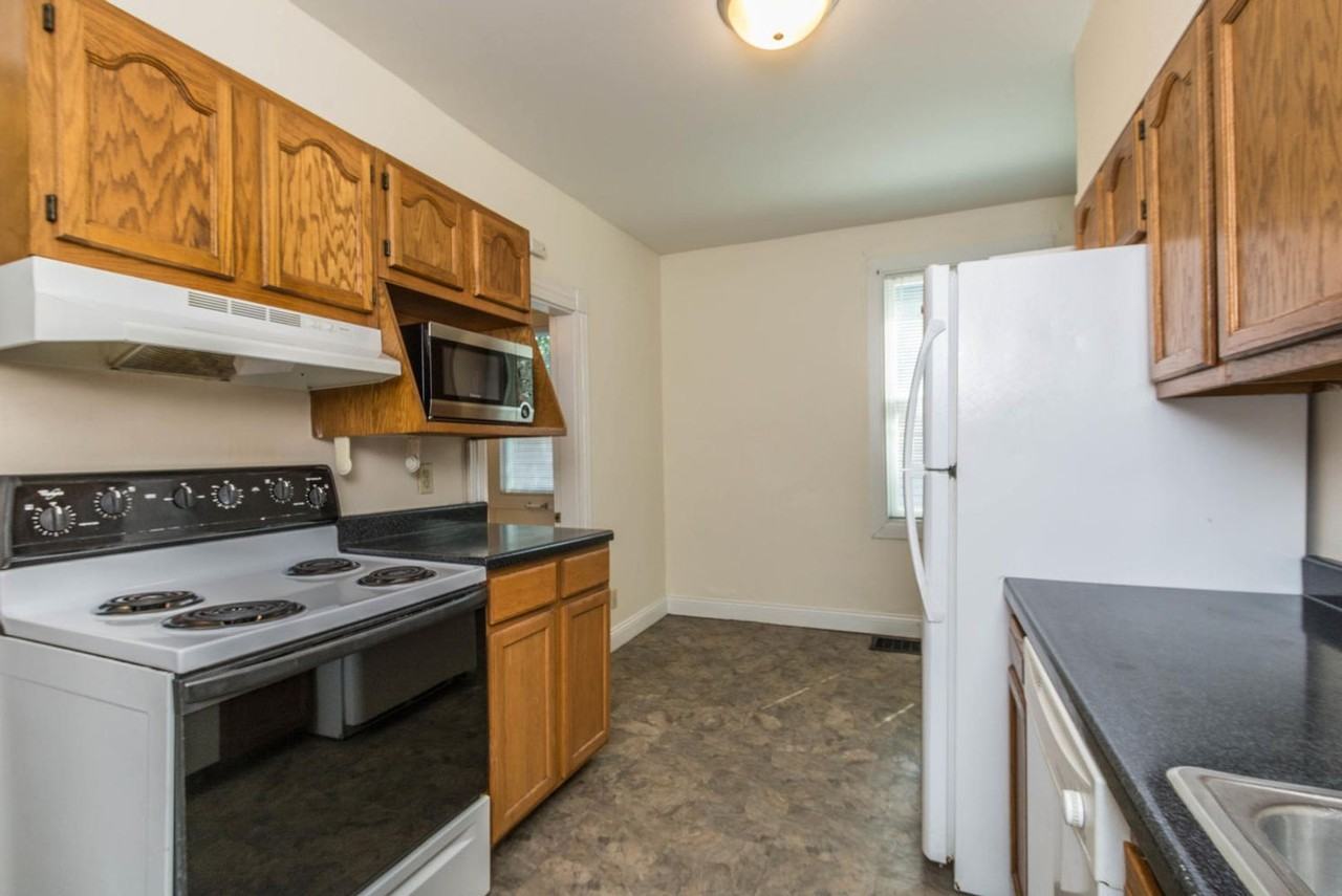 311 E 11th St - Photo 7 of 14