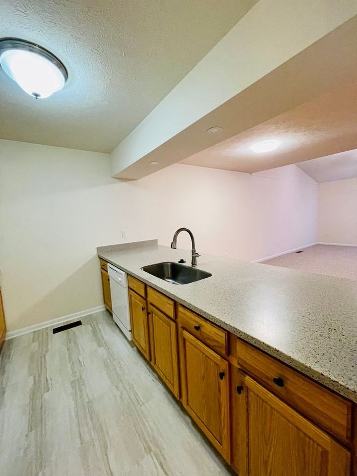 4022 Dalt Dr - Photo 4 of 16