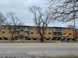 featured image of 17572 Lake Shore Blvd