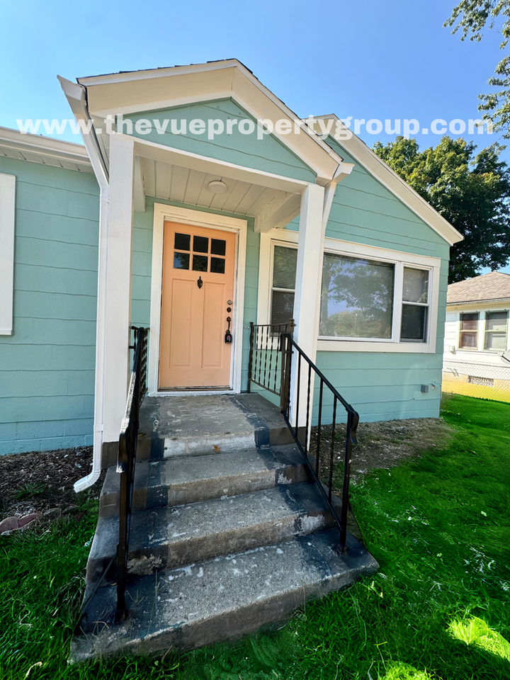 1911 S 20th St - Photo 2 of 18