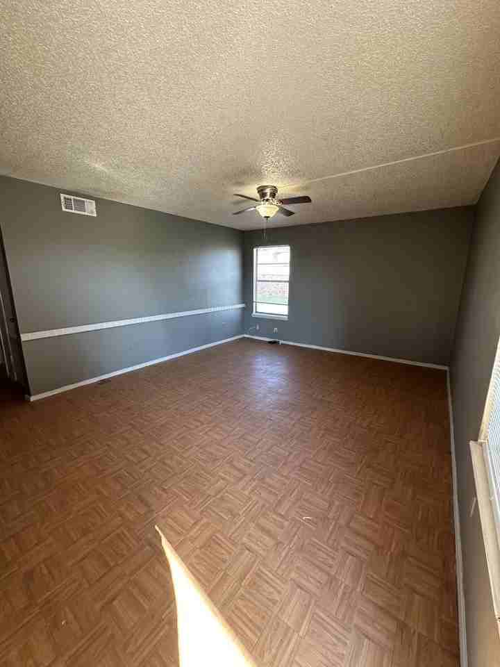 5706 Brownfield Dr - Photo 2 of 9