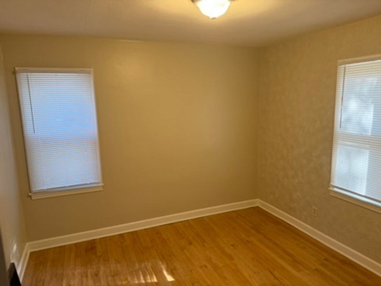 5680 N 39th St - Photo 4 of 20