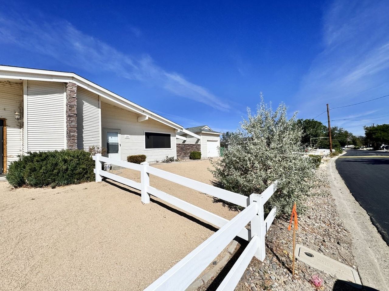 12183 Rocky Mountain St - Photo 2 of 14