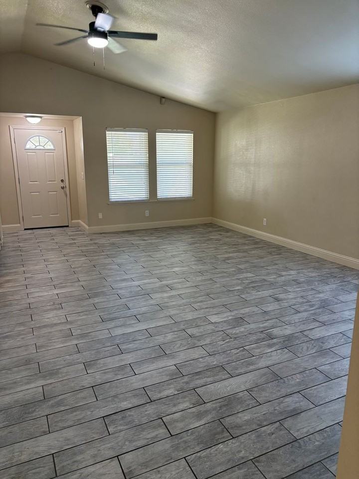 1748 River Run Dr - Photo 2 of 11