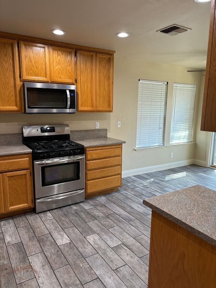 1748 River Run Dr - Photo 3 of 11