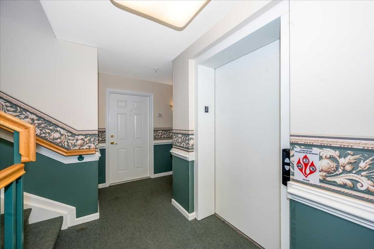 2501 Hemingway Dr - Photo 2 of 25