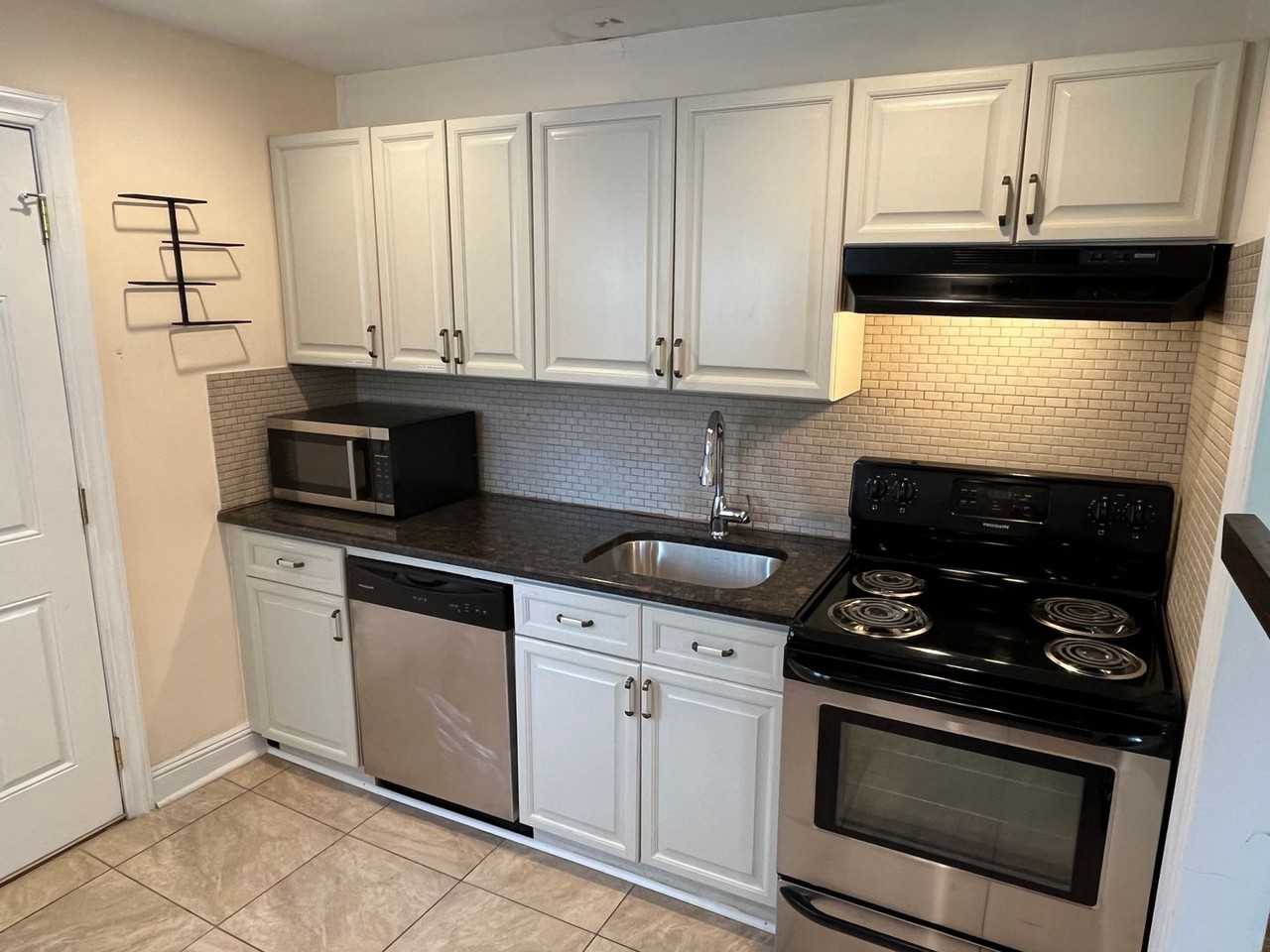 421 W Kingston Ave - Photo 7 of 16