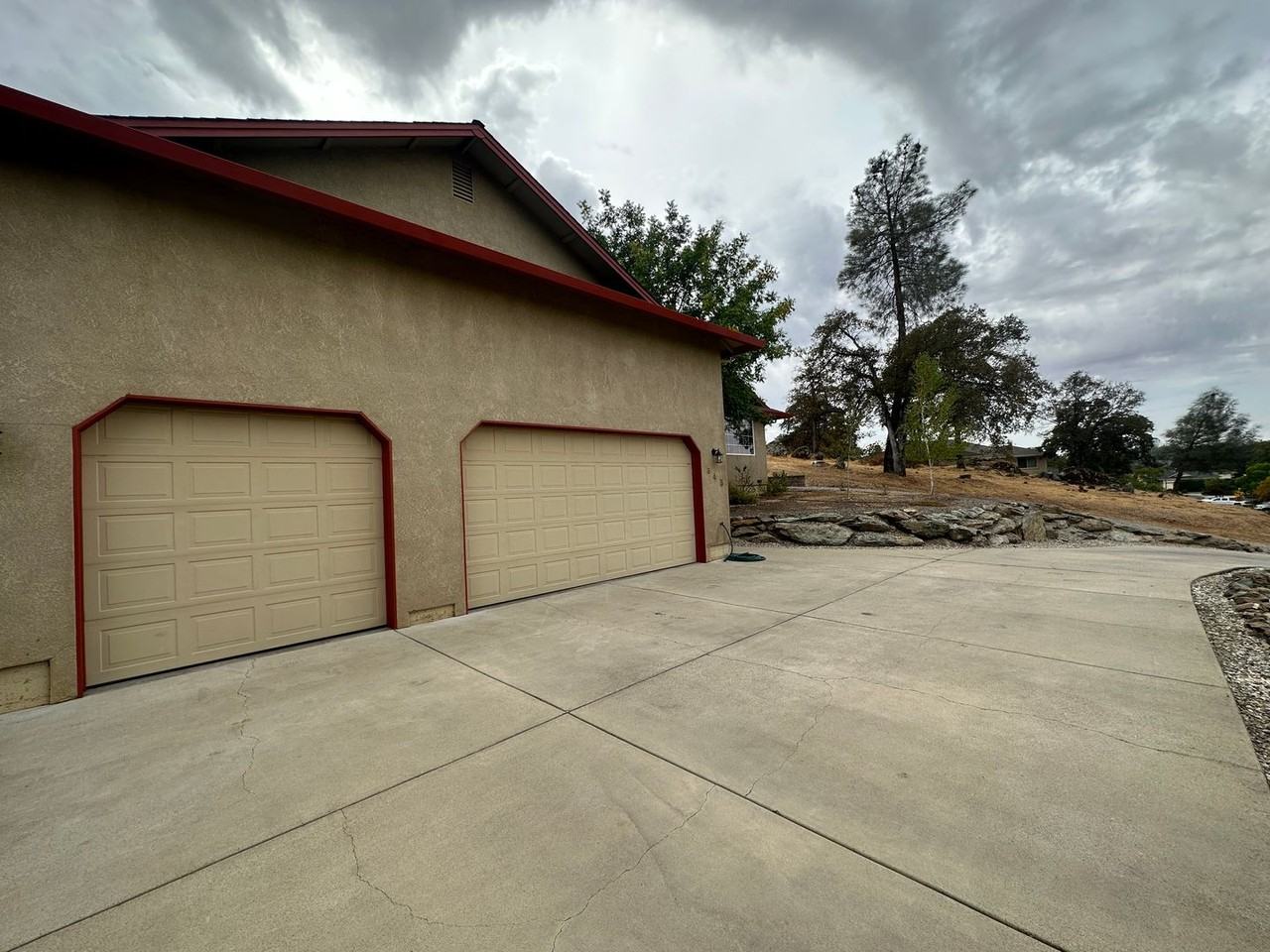 345 Live Oak Dr - Photo 2 of 27