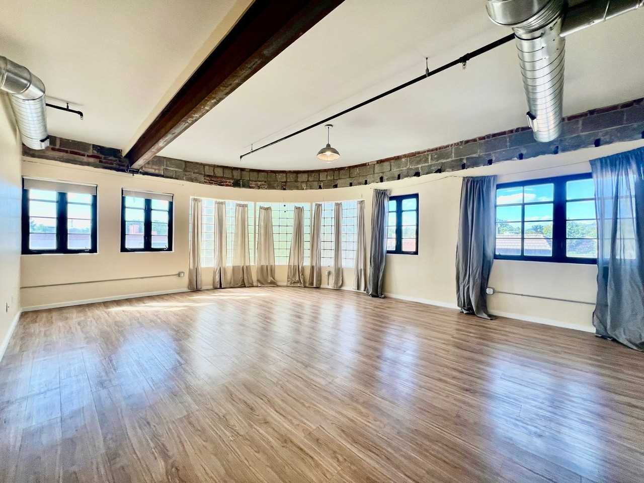 5760 Olde Wadsworth Blvd - Photo 4 of 20