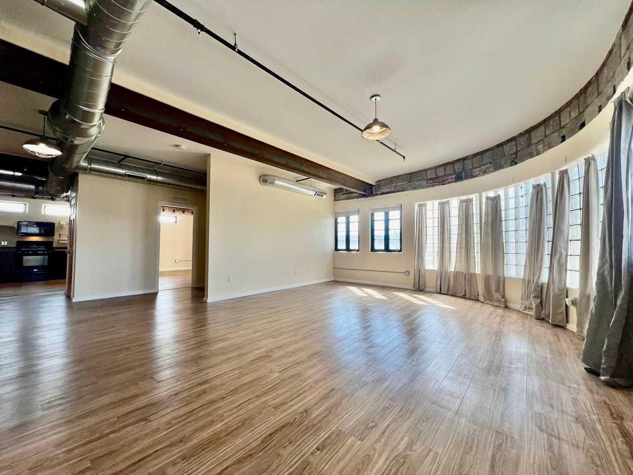 5760 Olde Wadsworth Blvd - Photo 5 of 20