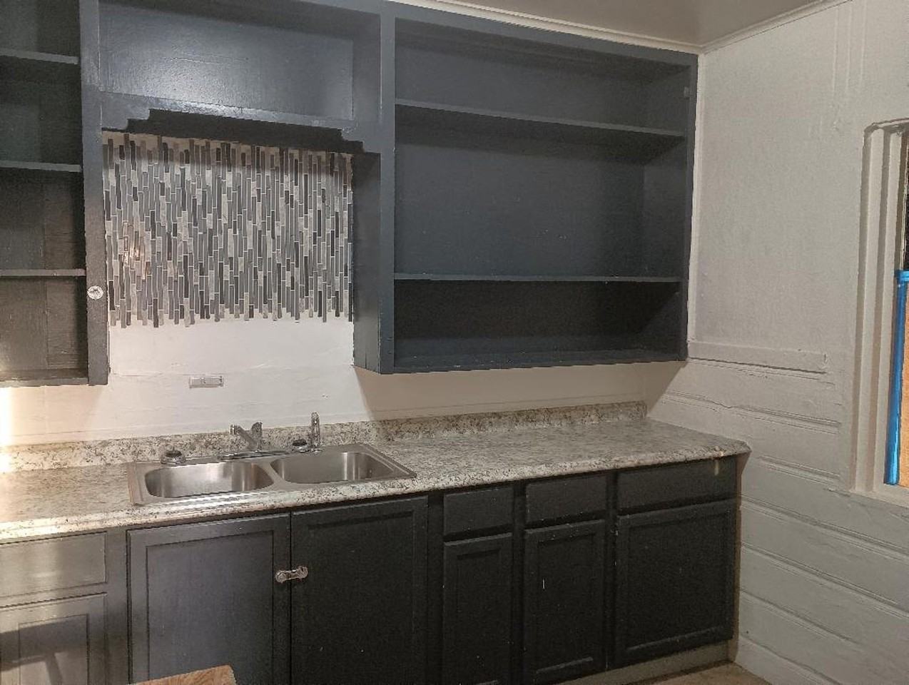 326 E Murphy St - Photo 2 of 3