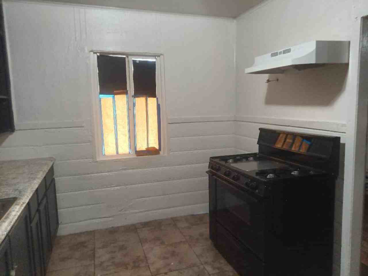 326 E Murphy St - Photo 3 of 3