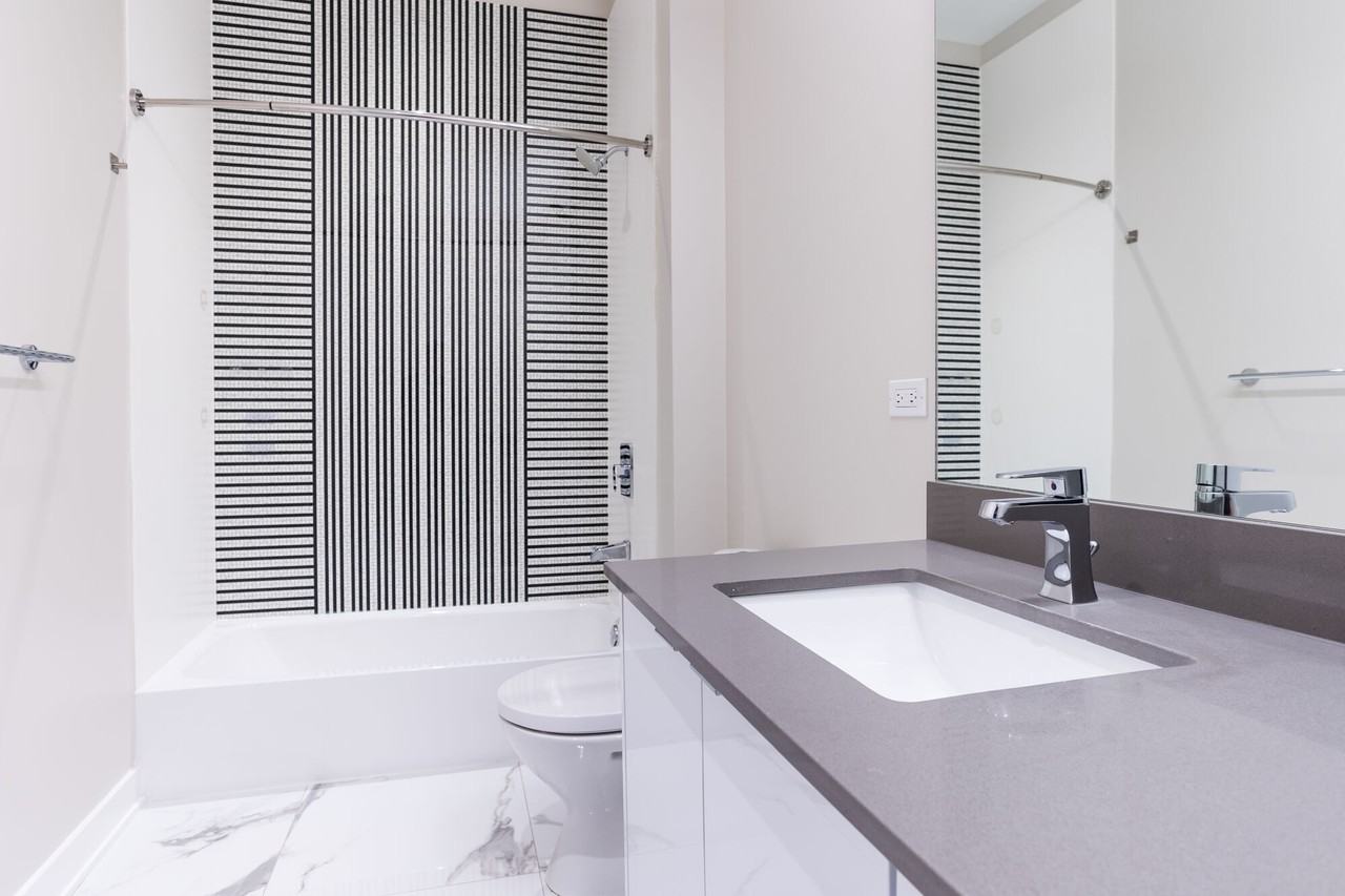 Luxe Logan Square - Photo 6 of 19