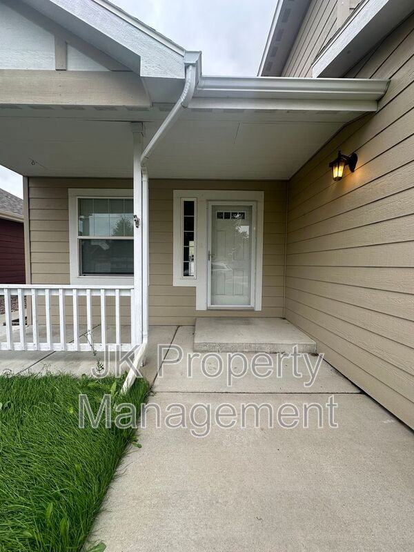 709 49th St N - Photo 3 of 33