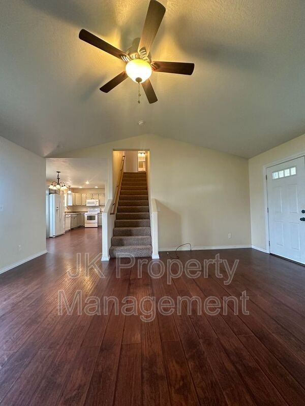 709 49th St N - Photo 5 of 33