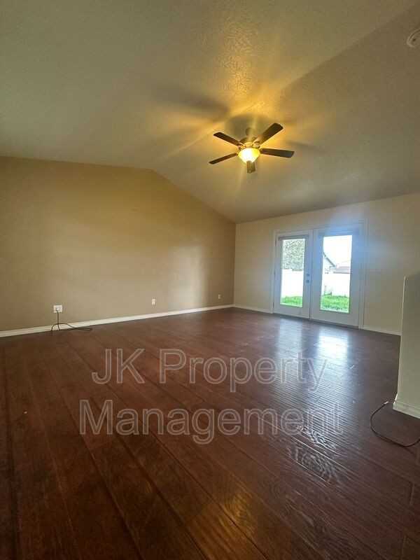 709 49th St N - Photo 6 of 33