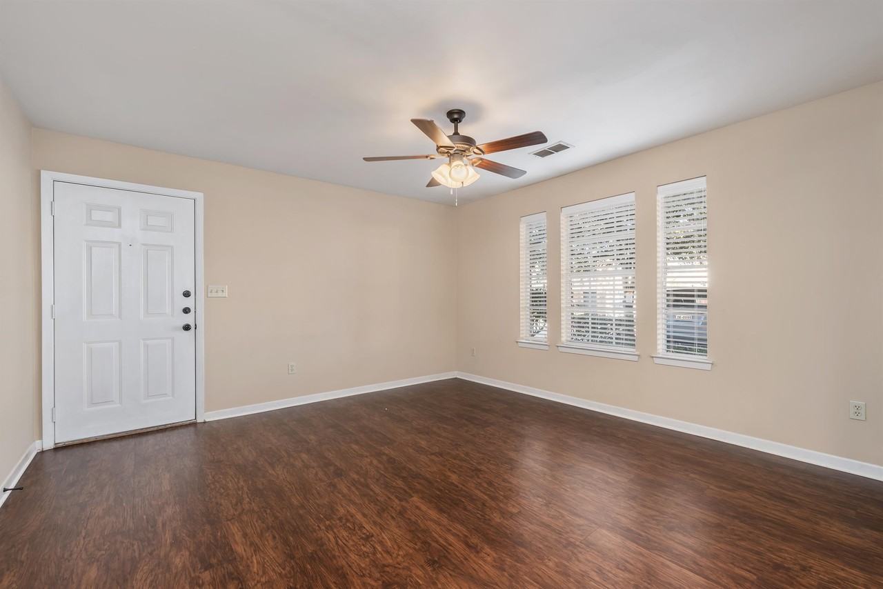 901 Balcones Drive - Photo 3 of 14