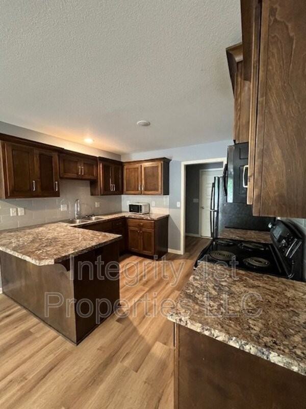 6323 Ne 44th St - Photo 3 of 15