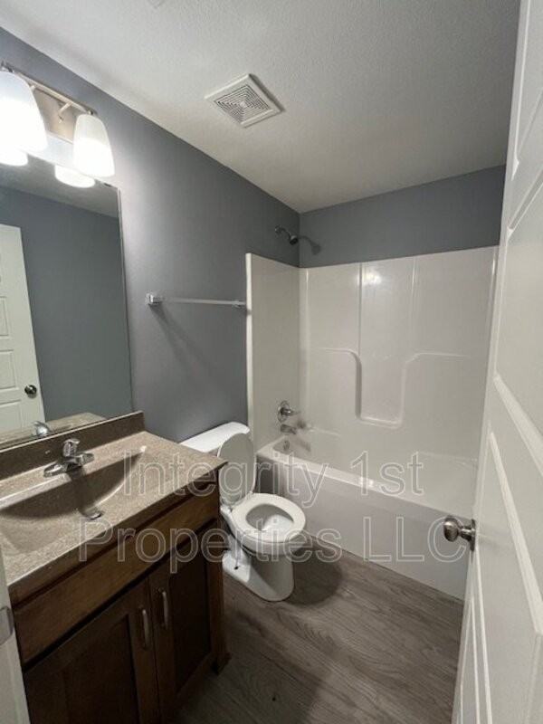 6323 Ne 44th St - Photo 7 of 15
