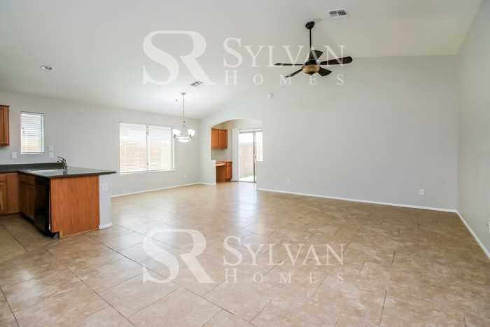 44845 W Sage Brush Dr - Photo 2 of 15
