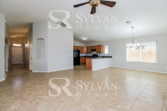 44845 W Sage Brush Dr - Photo 3 of 15