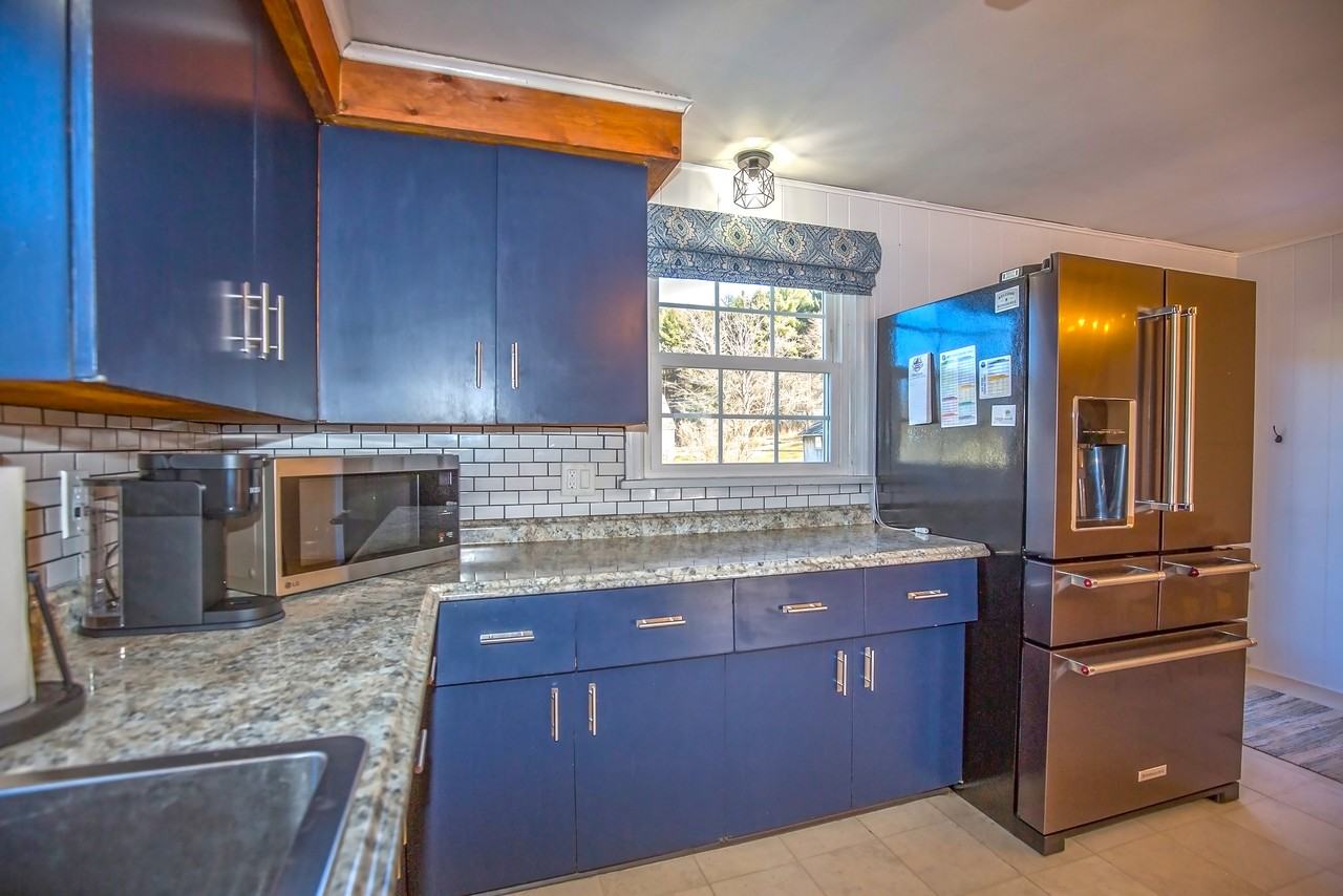 40 Debra Ave #NA - Photo 4 of 11