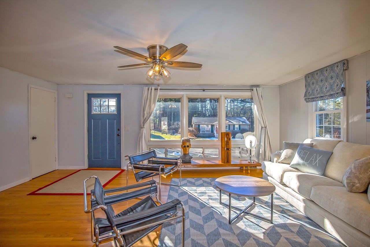 40 Debra Ave #NA - Photo 7 of 11