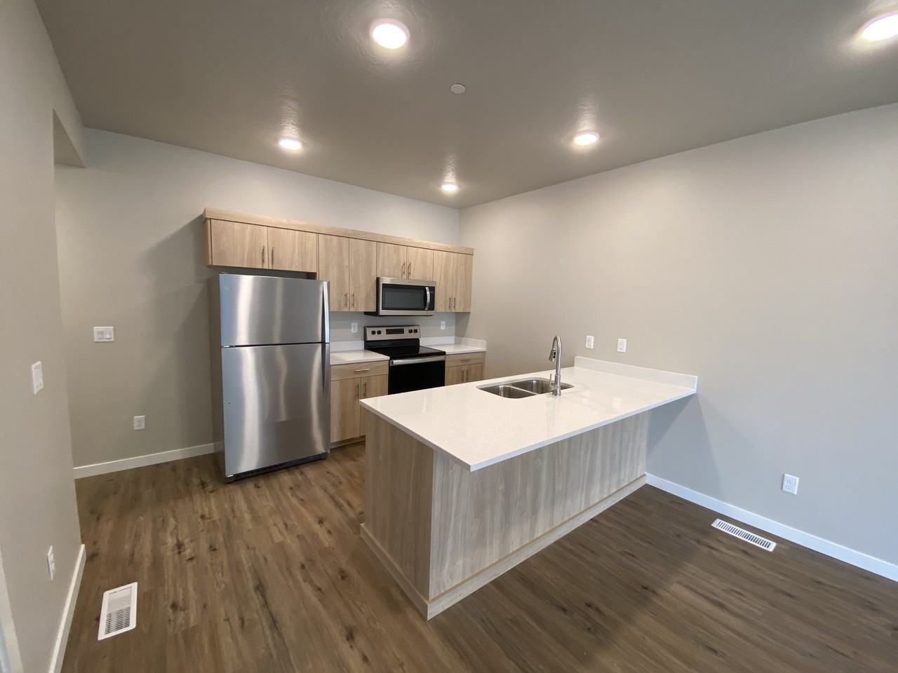 3810 S 10th Ave #101 - Photo 3 of 13