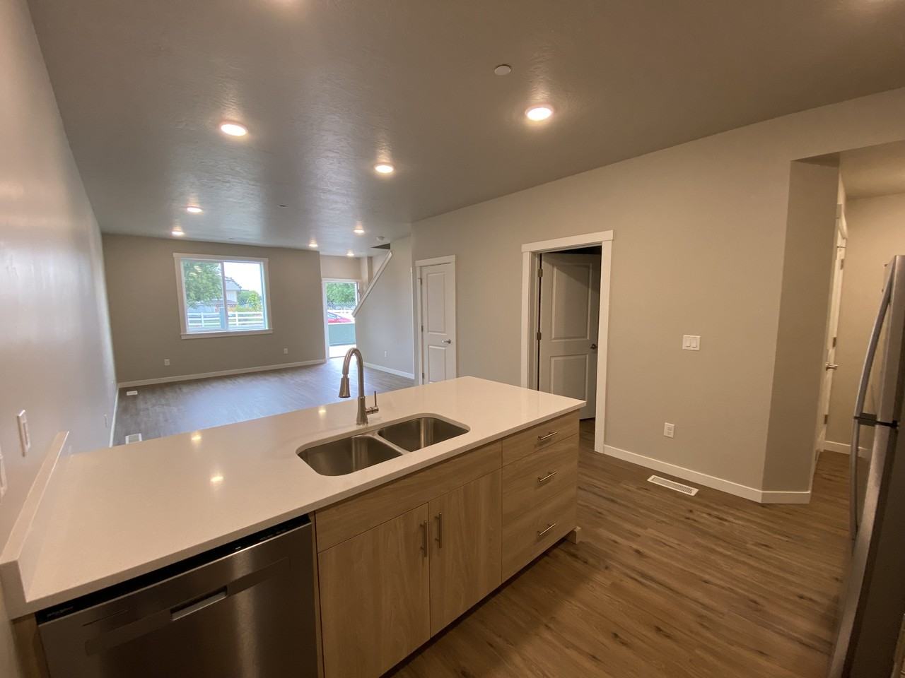 3810 S 10th Ave #101 - Photo 4 of 13