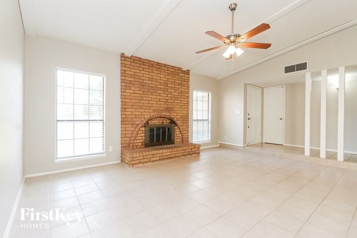 6607 Forestview Dr - Photo 2 of 15