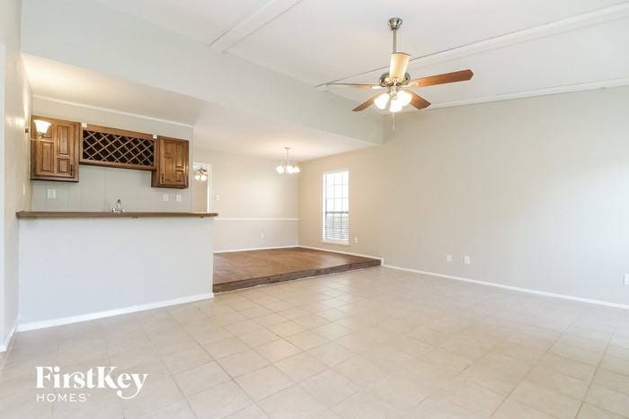 6607 Forestview Dr - Photo 3 of 15