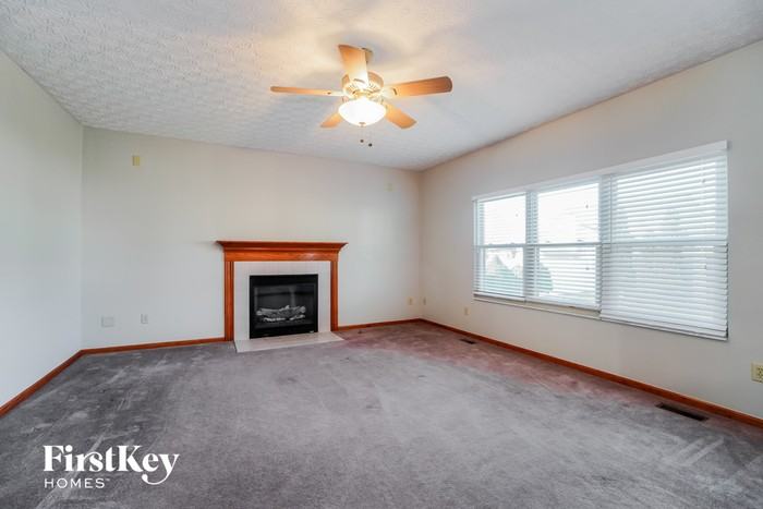 1950 Bellflower Ct - Photo 3 of 15