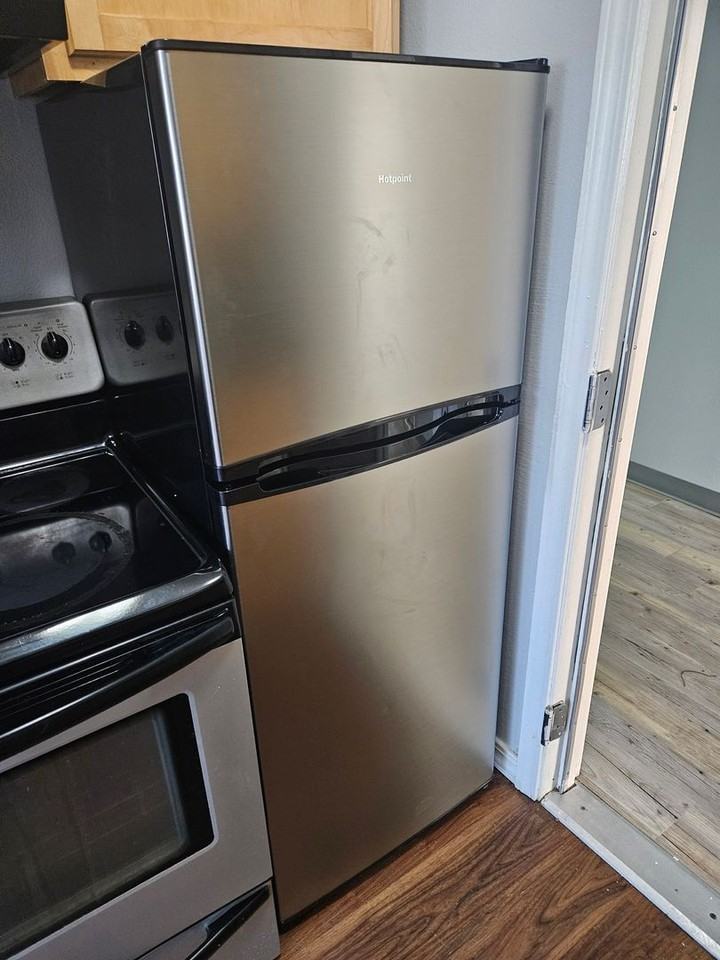 ASHBURN COURT APARTMENTS - Photo 2 of 18