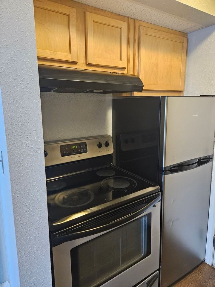 ASHBURN COURT APARTMENTS - Photo 7 of 18