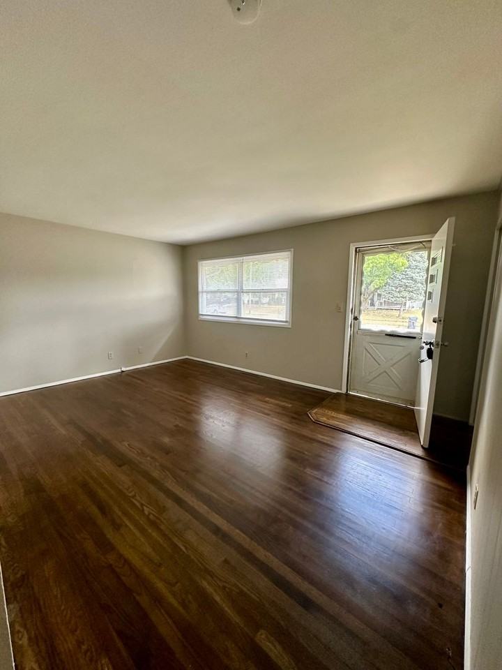 3765 Clearwater Drive - Photo 7 of 12