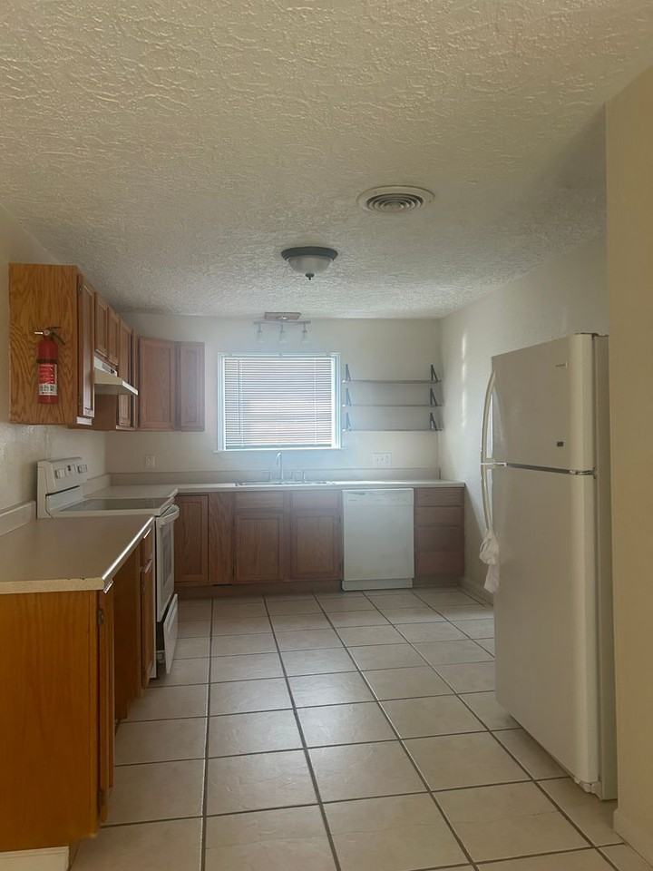 1503 Nw 18th St - Photo 5 of 11