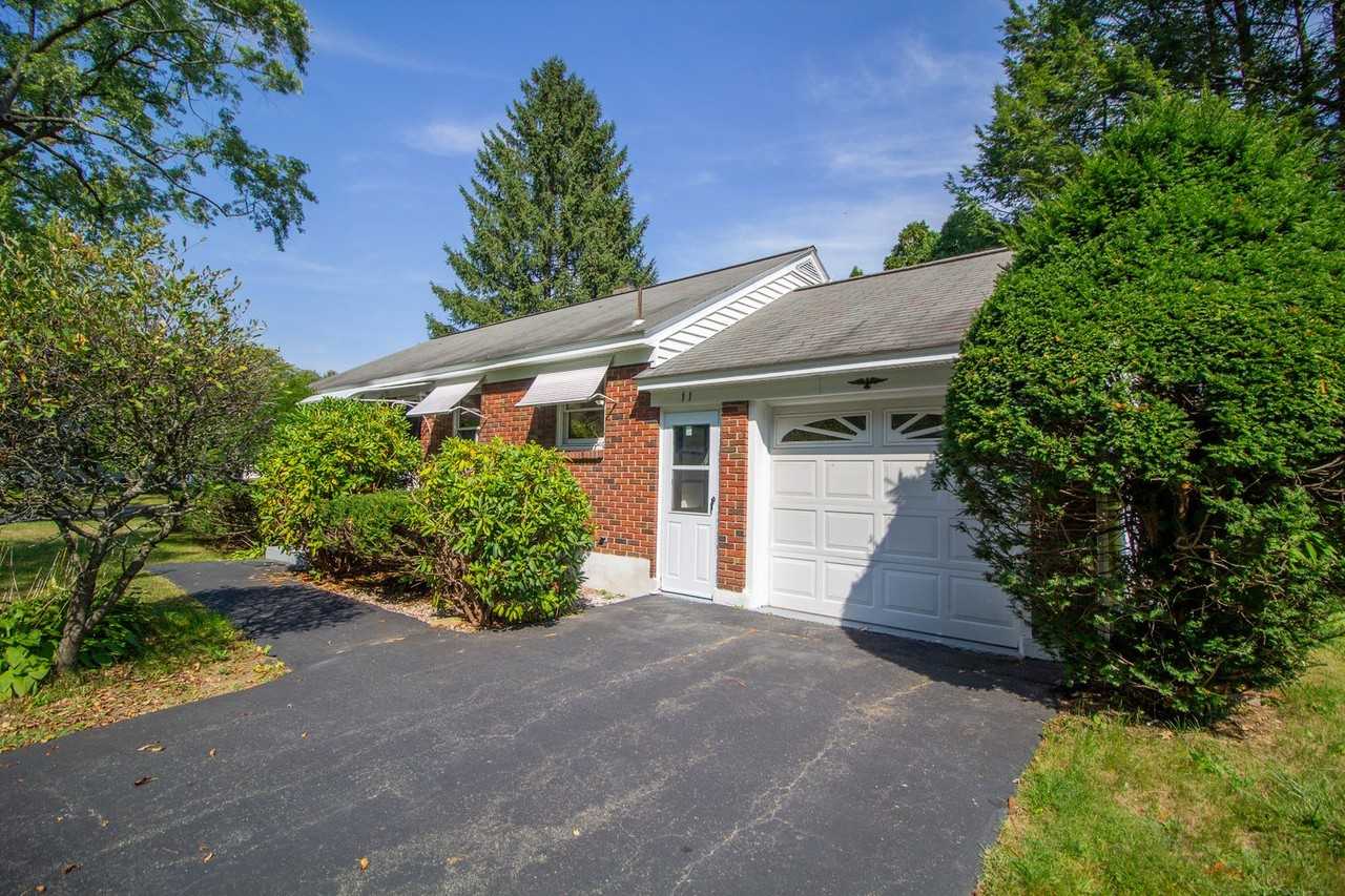 11 Brookwood Dr - Photo 2 of 17