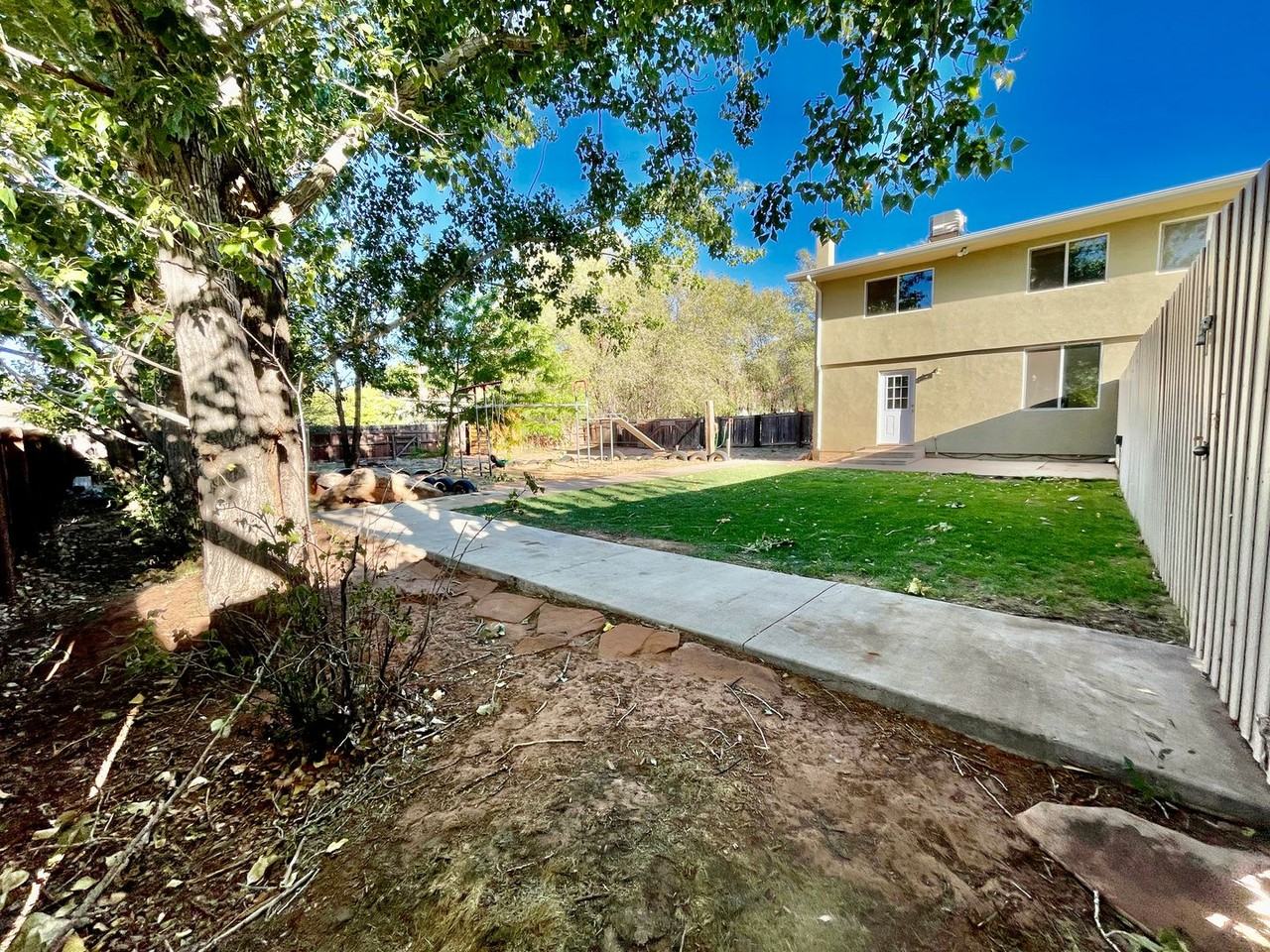 325 E Field Ave - Photo 2 of 24